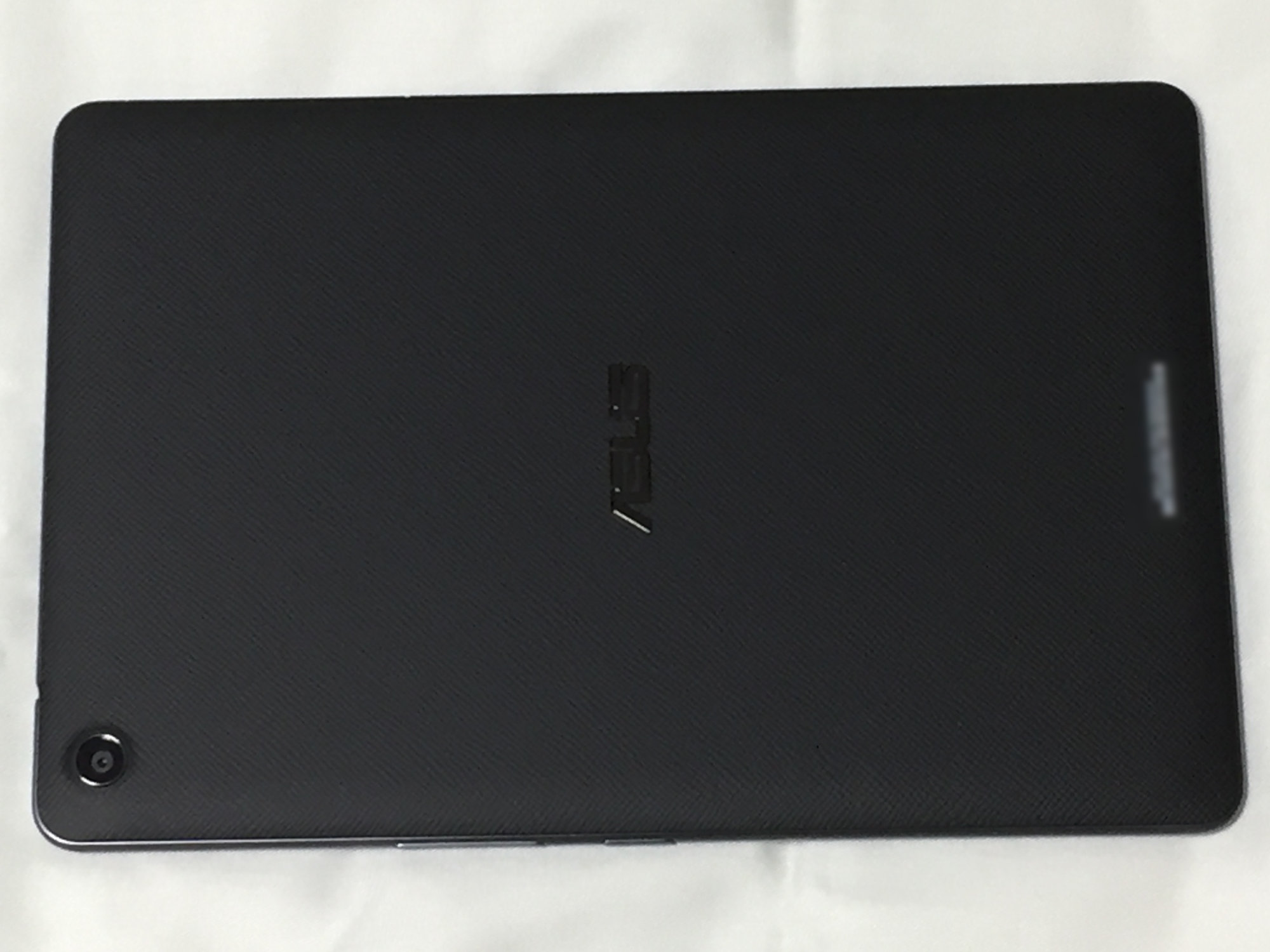 ASUS ZenPad 3 8.0 (Z581KL)　背面