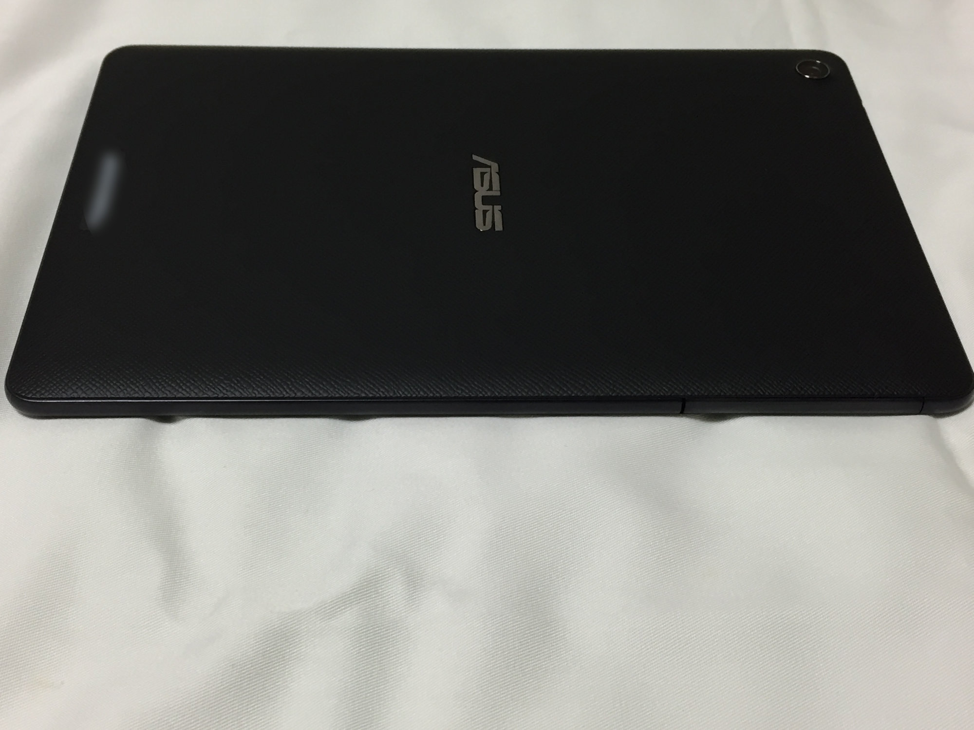 ASUS ZenPad 3 8.0 (Z581KL)　左側面