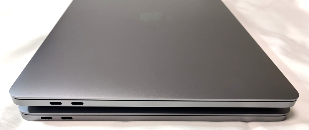 上：M1チップのMacBook Pro 下：2017型13インチMacBook Pro
