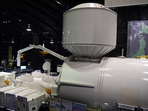 国際宇宙ステーション（ISS）にある日本実験棟「きぼう」の実物大模型