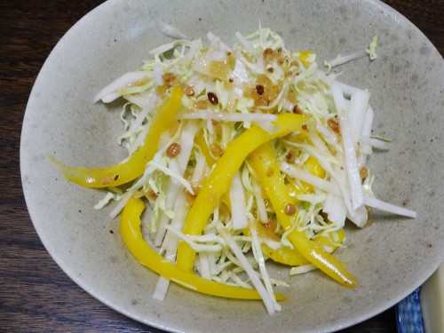 大根とキャベツ、パプリカのサラダ