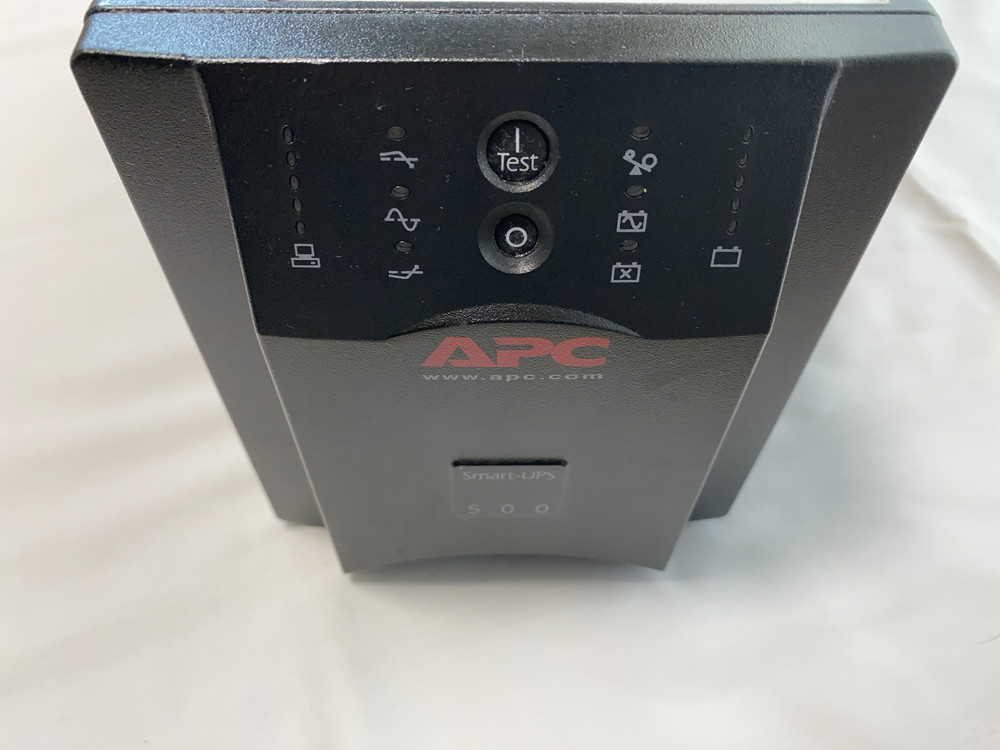 APC Smart-UPS 500 前面