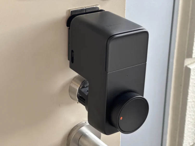 SwitchBot ロック Pro 設置状態（ネオジム磁石は後で修正）