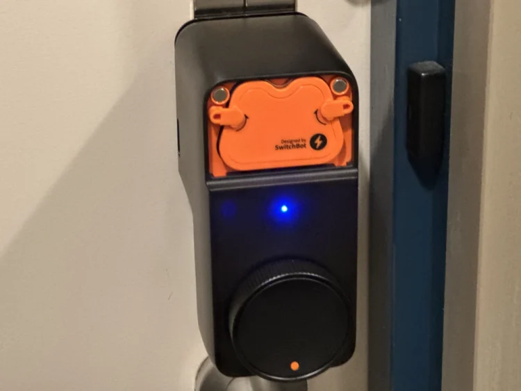 SwitchBot ロック Pro 電池を入れた状態