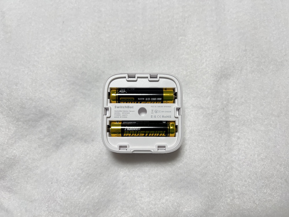 SwitchBot 人感センサー本体 電池をセット
