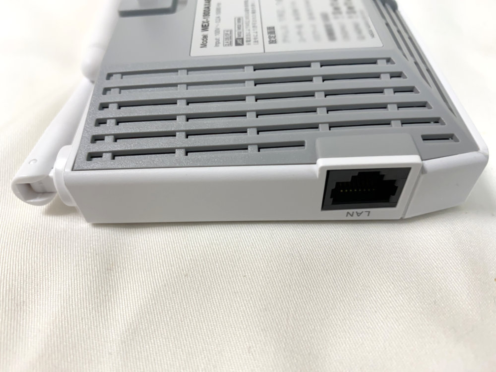 バッファローWEX-1800AX4EA/D 本体右側面