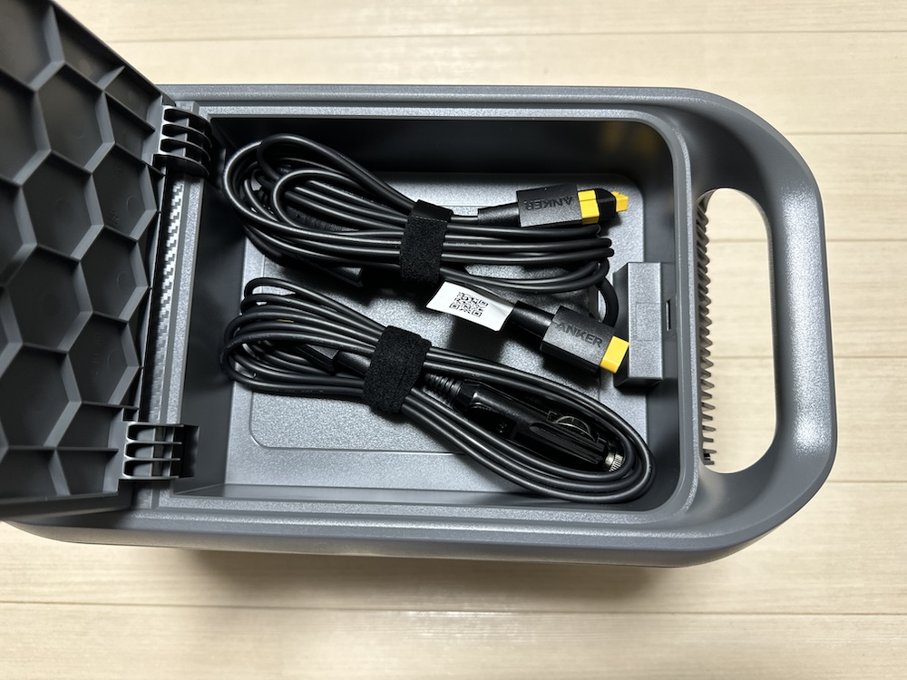 Anker Solix C800 Portable Power Station 上部小物入れ