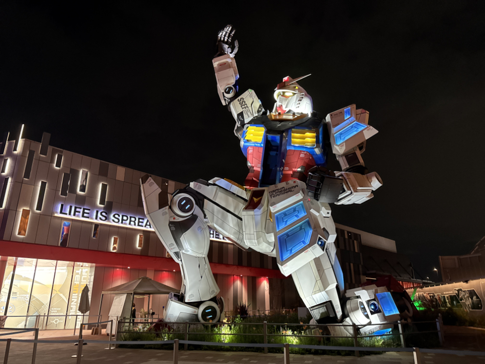 ガンダムもライトアップ