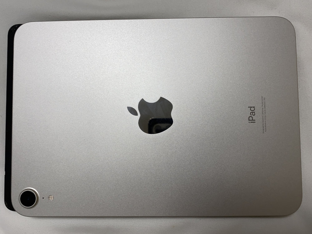 iPad mini(第6世代)とASUS ZenPad 3 8.0 (Z581KL) 背面